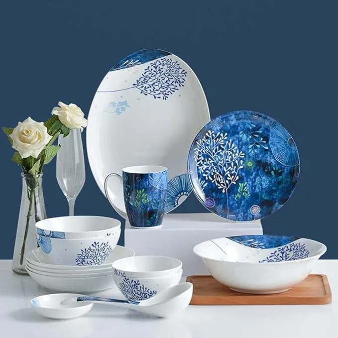 Jingdezhen 32-piece ceramic tableware set including plates and bowls.