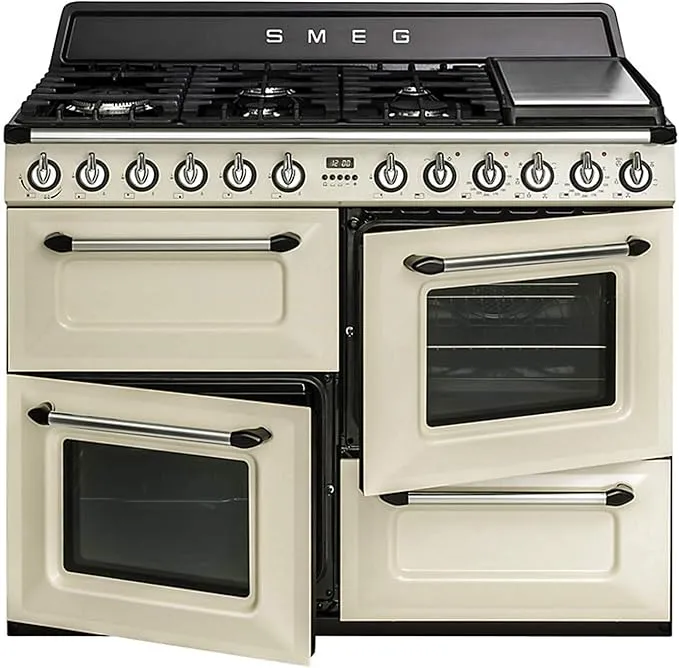 Smeg Victoria gas hob with premium stainless steel cooktop.