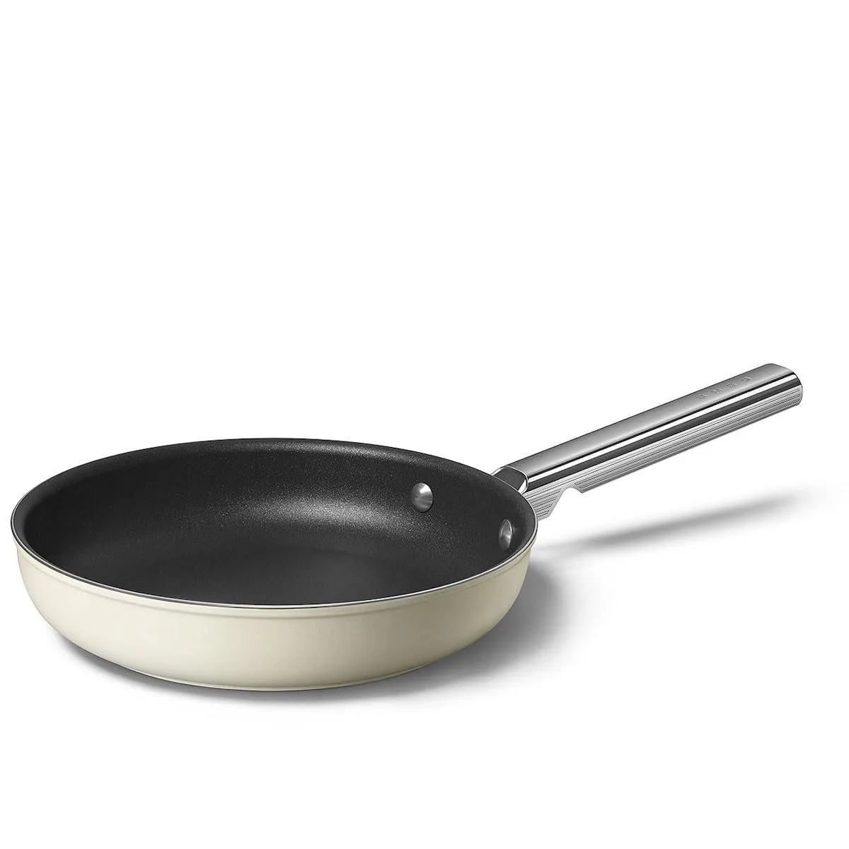 smeg frying pan cream 1