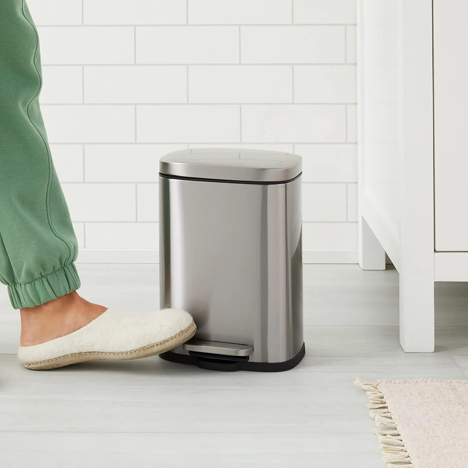 smudge resistant trash can 2