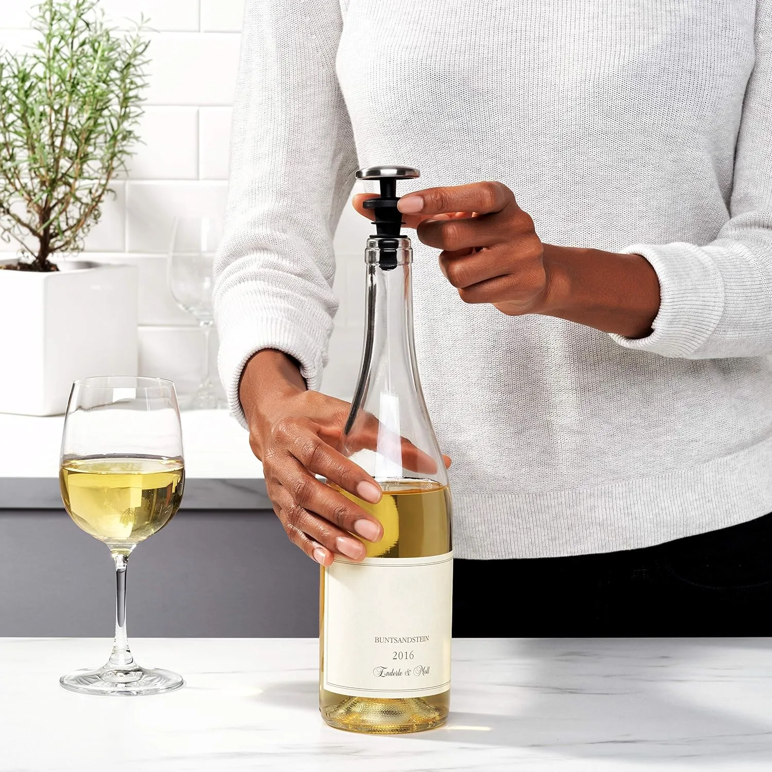 oxo steel wine stopper 2